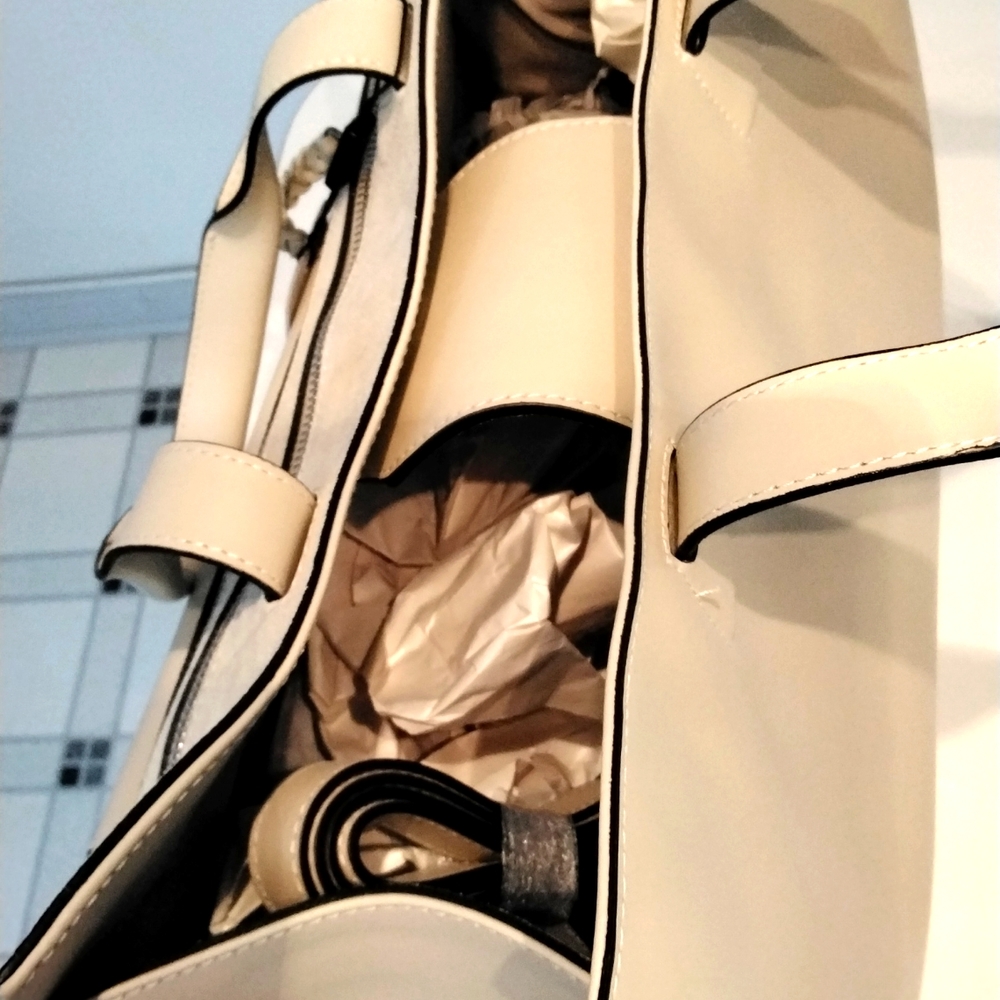Varriale large tote in genuine leather (made in Italy) 17" x 12" x 6.5" - Picture 9 of 16